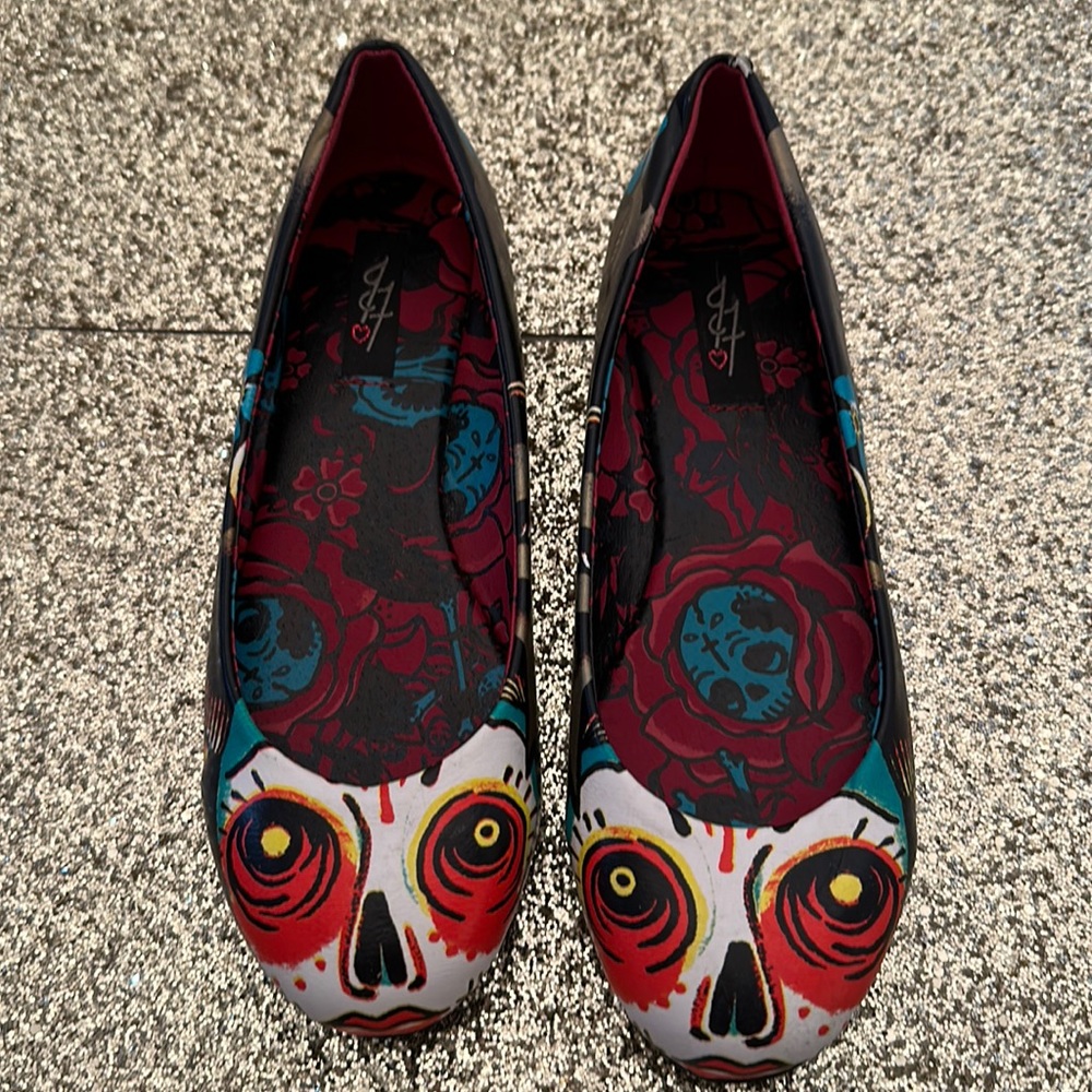 Iron Fist face and flowers flats size 7 black